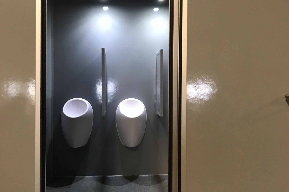 Toilet unit met urinoirs van Smulders Verhuur