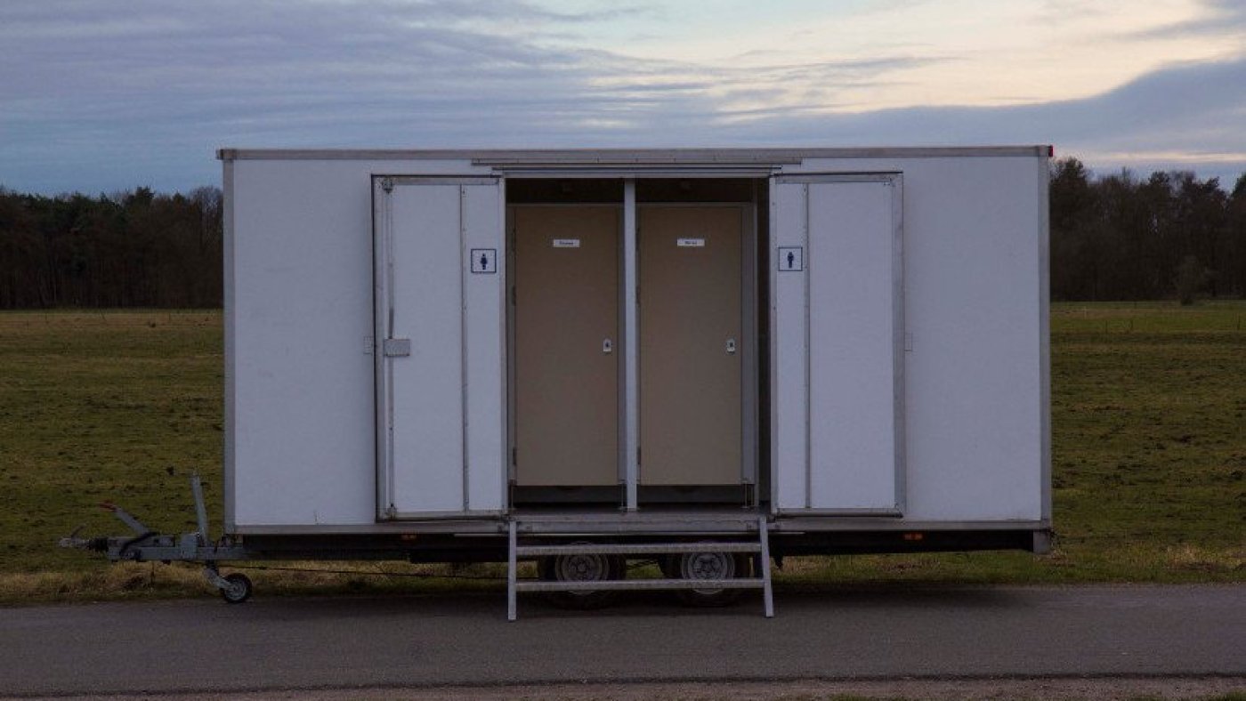 Middelgrote toiletwagen huren in België