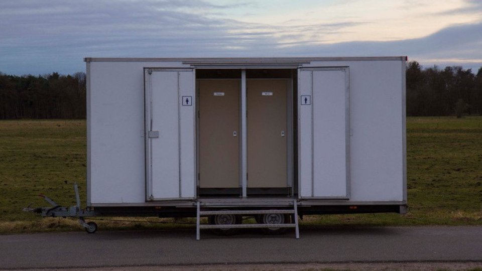 Middelgrote toiletwagen huren in België