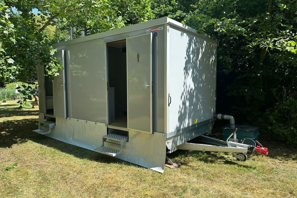 Middelgrote toiletwagen huren, prijsindicatie