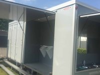 Evenementen toiletwagen zijaanzicht