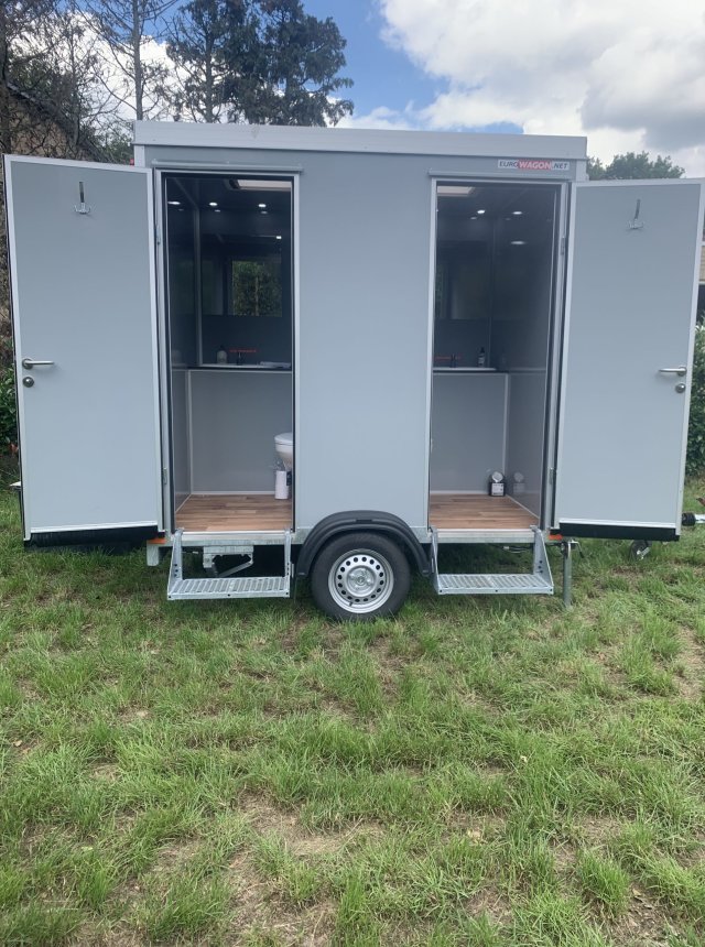 VIP mini toiletwagen hout buitenkant
