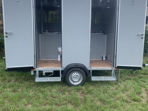 VIP mini toiletwagen hout buitenkant