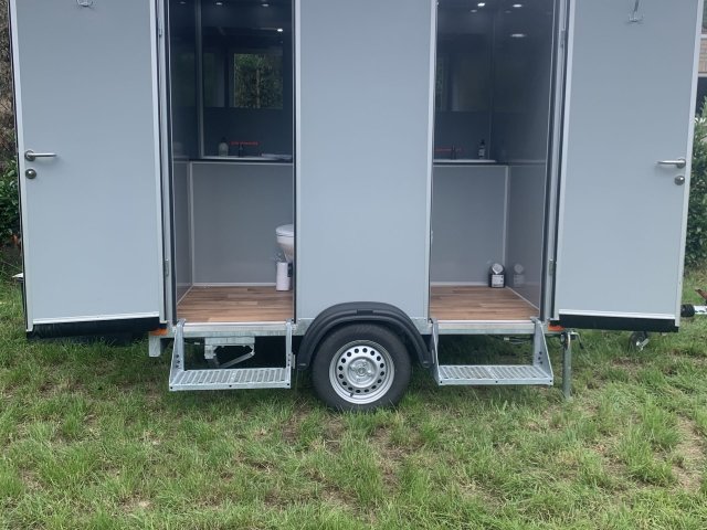 VIP mini toiletwagen hout buitenkant