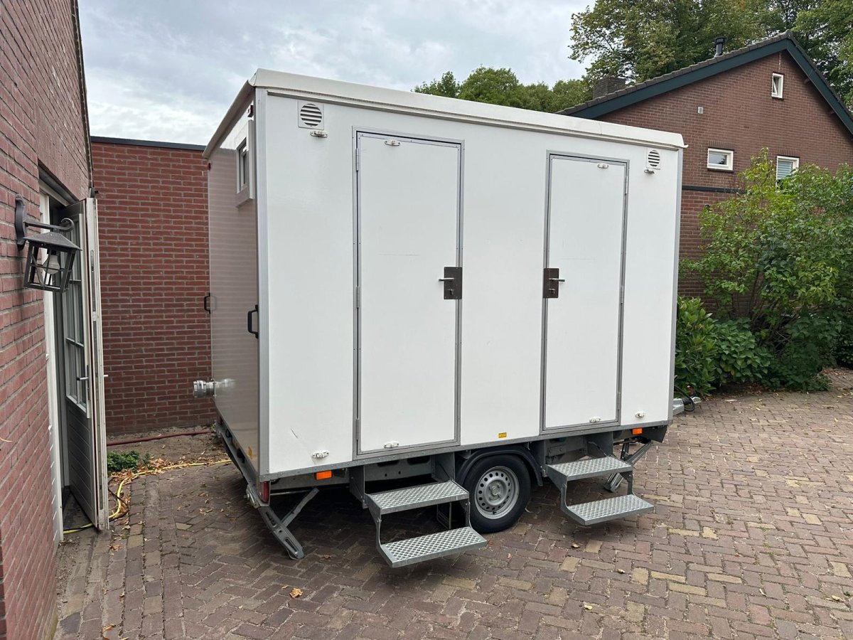 Toiletwagen Type A wit, vooraanzicht