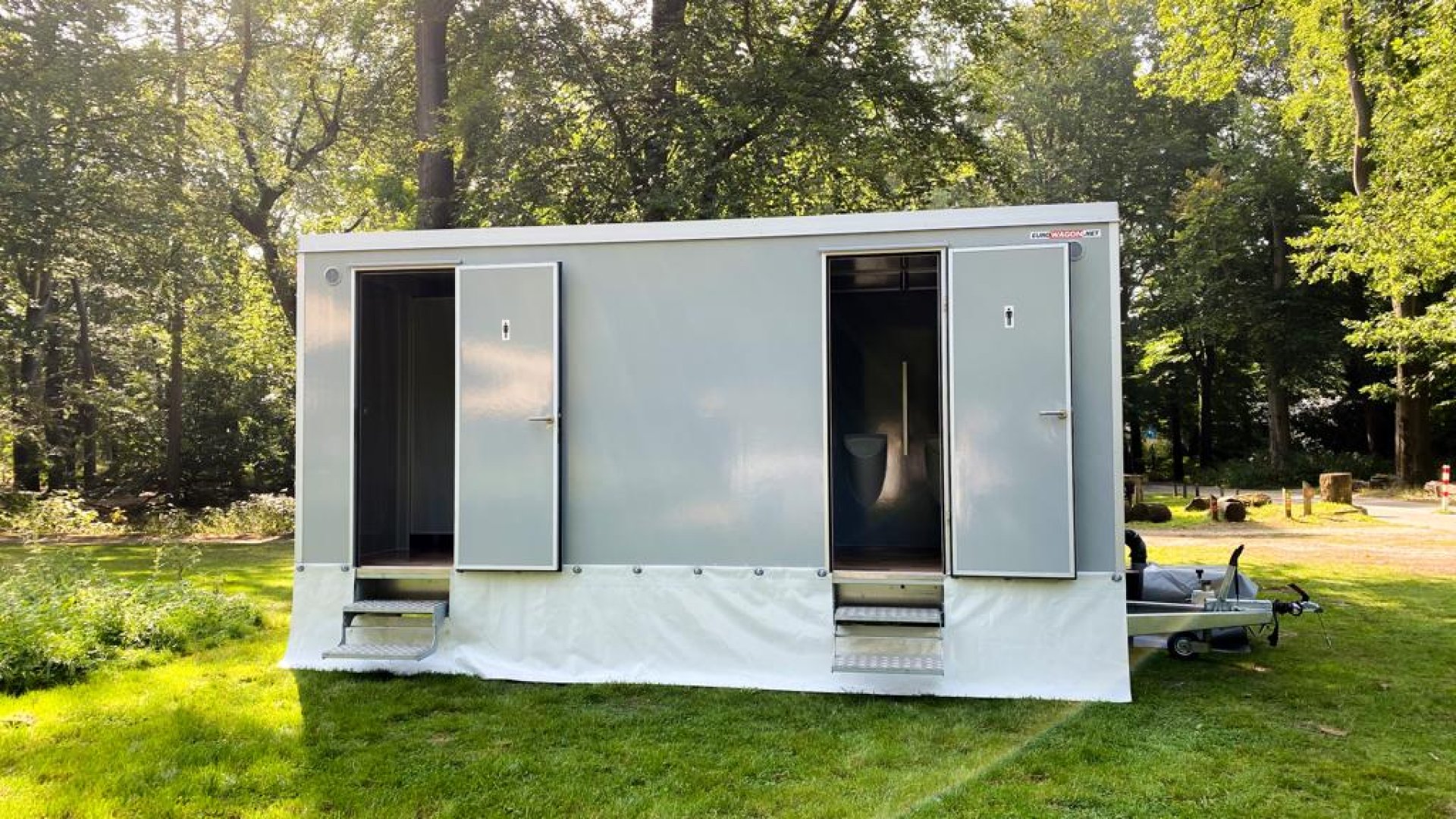 VIP toiletwagen hout vooraanzicht