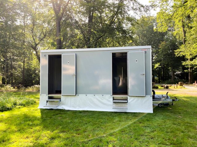 VIP toiletwagen hout vooraanzicht